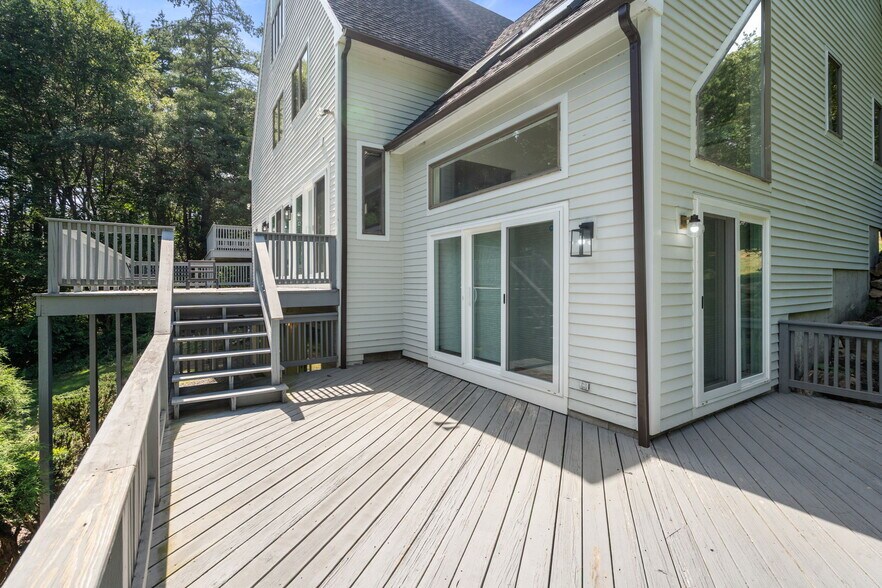 Building Photo - 7 Larch Rd