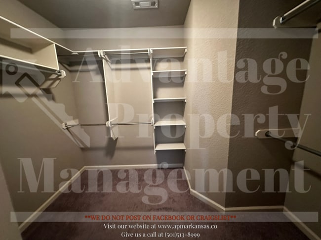 Building Photo - Two-Story home located in the vibrant city...