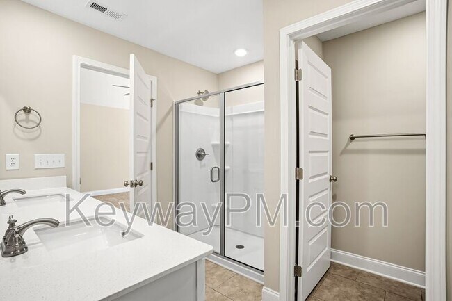 Building Photo - 3109 Venetian Dr