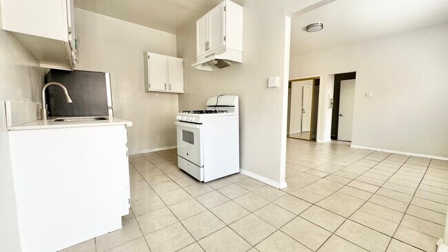Primary Photo - 5606 S Figueroa St