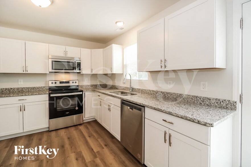 Building Photo - 718 Ferndale Blvd