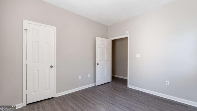 Building Photo - 848 Ridge Ave NW