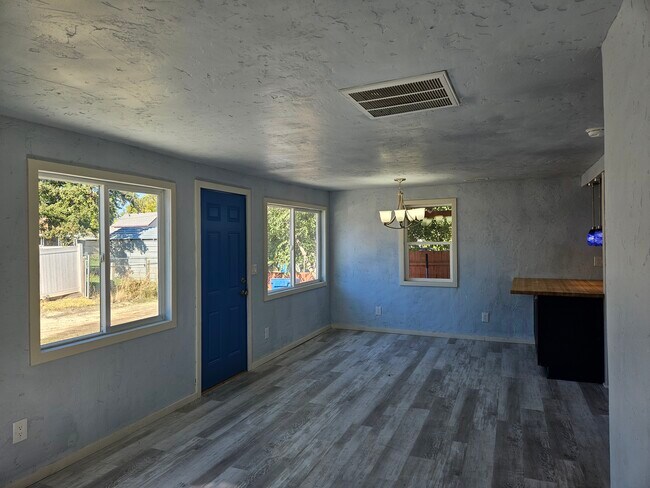 Building Photo - 2320 3rd St S