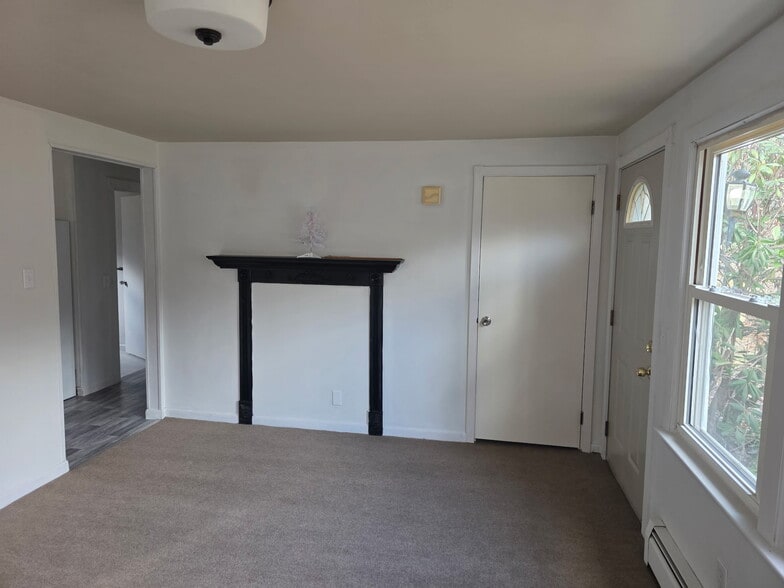 Building Photo - 139 Buck St