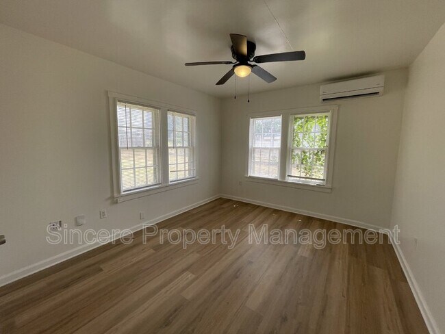 Building Photo - 2023 NW 40th St