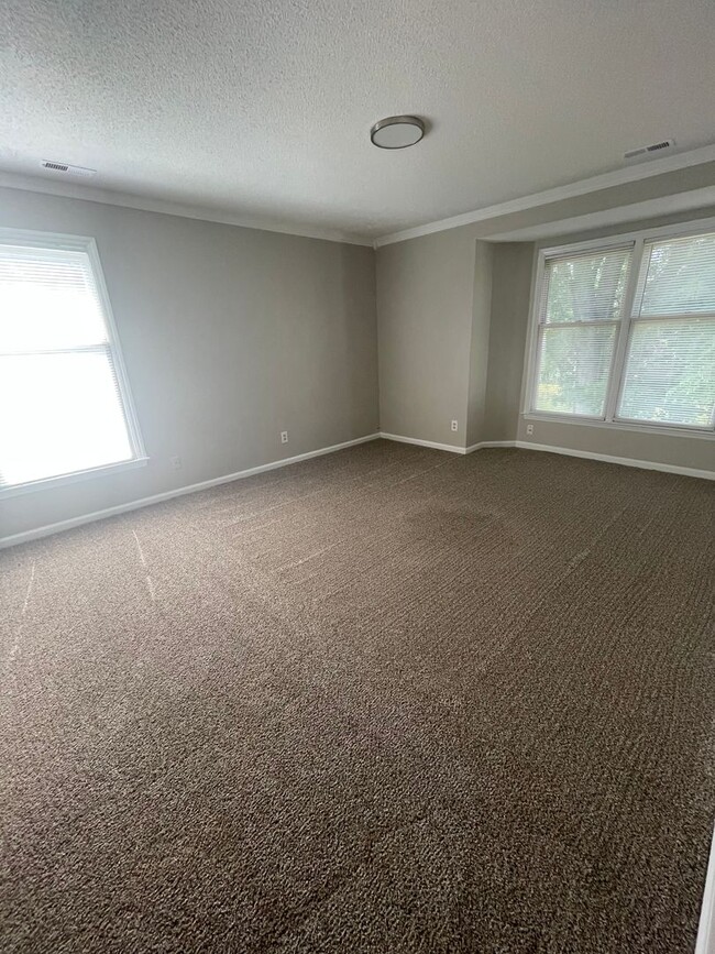 Building Photo - Rosecroft6246-