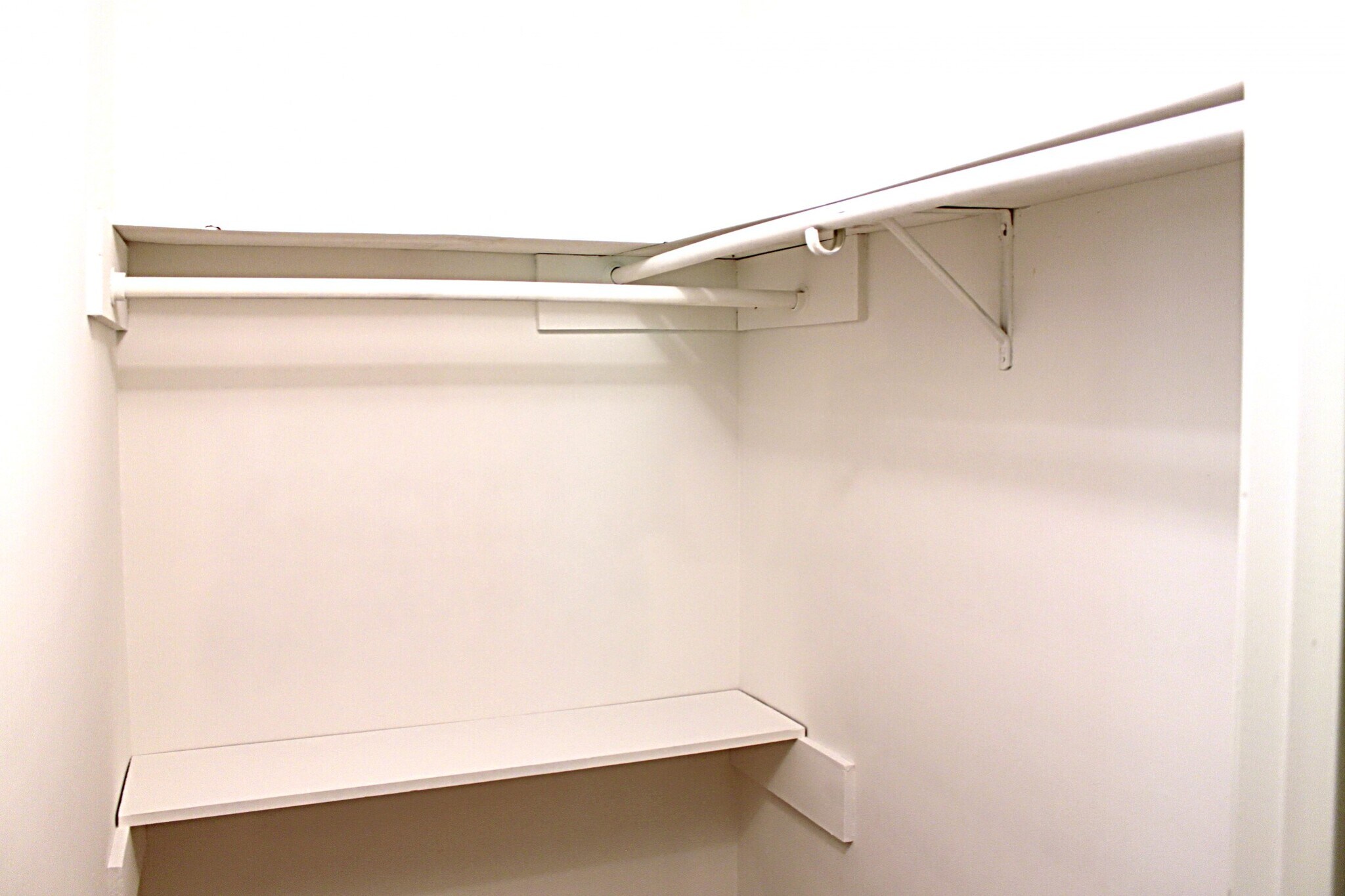 Master closet 1 - 1095 Mountain Springs Dr NW