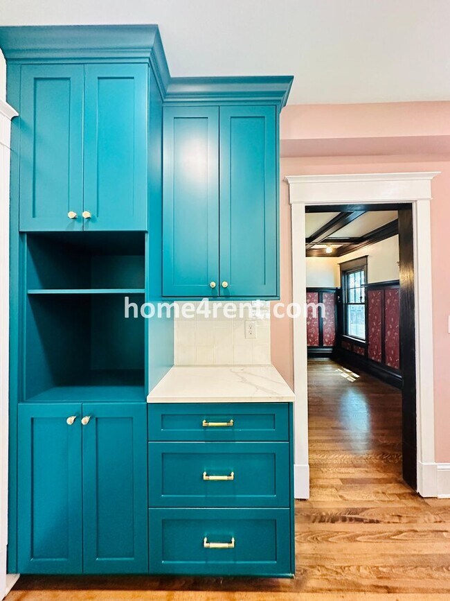Building Photo - Beautiful, KCMO Home with Historic Charm, Updated Kitchen, Wood Floors and a Fenced Yard!