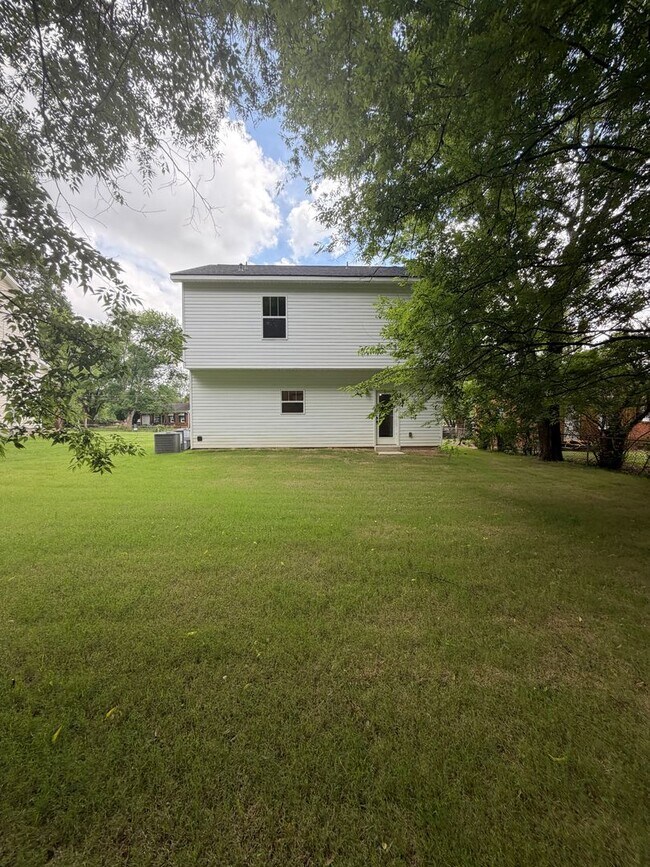 Building Photo - 1711 Golf Club Ln NW