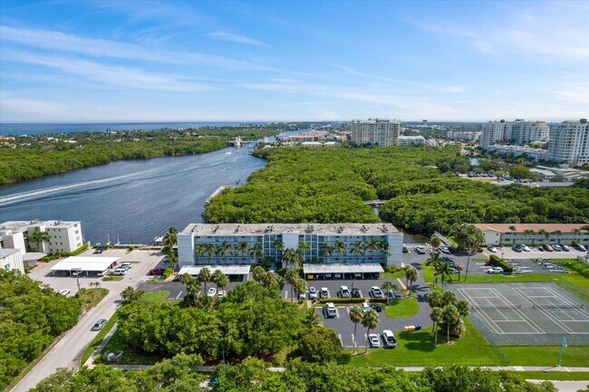 Building Photo - 689 NE 6th Ct