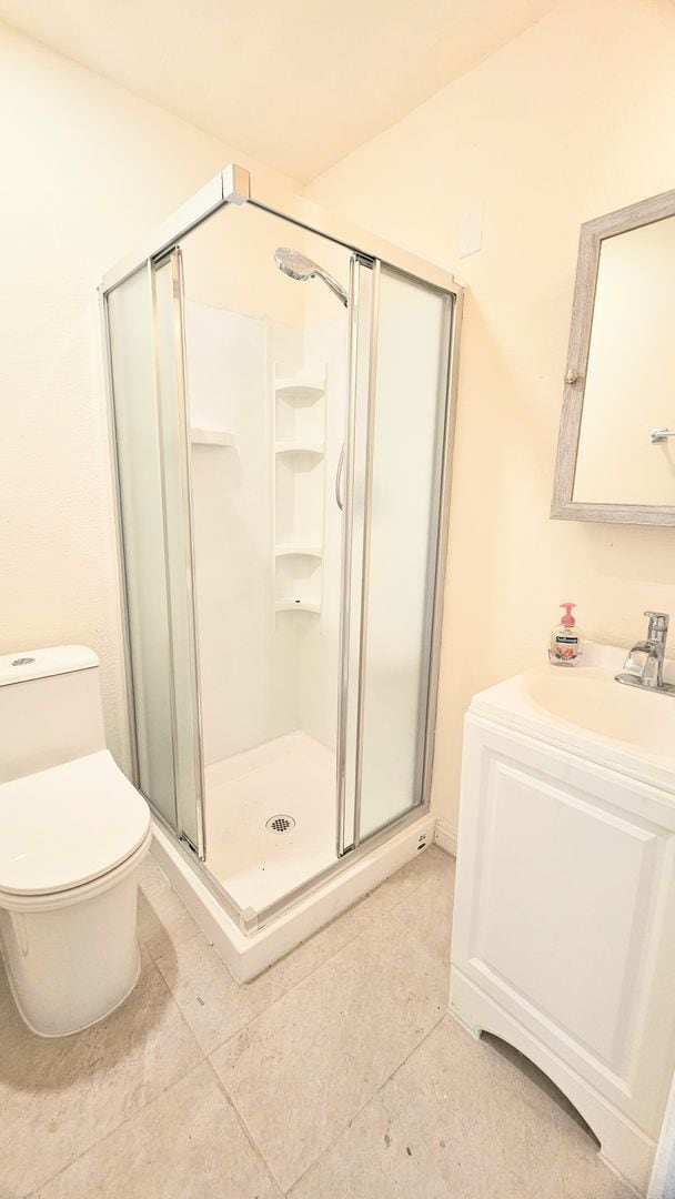 Building Photo - Gorgeous Remodeled 3bed 3bath 2 car garage...