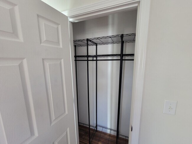 Building Photo - 2 Bedroom 1 Bathroom House