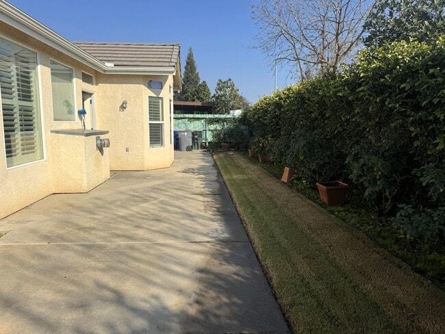 Building Photo - 10824 N Bunker Hill Dr