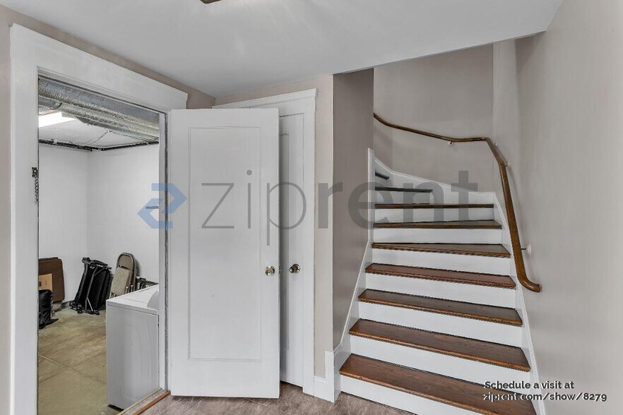 Building Photo - 1527 47th Ave