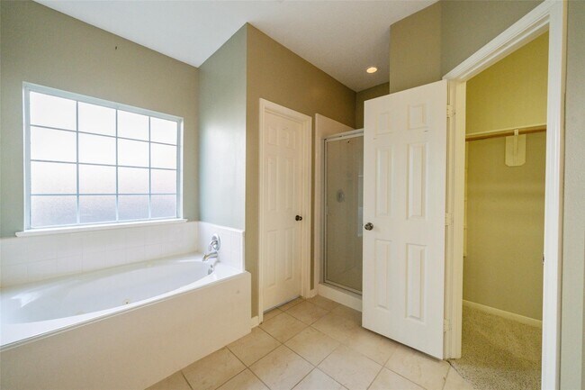 Building Photo - 8811 Sun Haven Ln