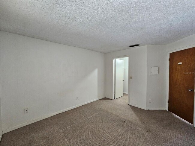 Building Photo - 209 Northwest Jefferson Cir N