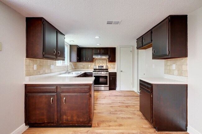Building Photo - Two stories 3 Bedrooms & 3 Bathrooms Home for Rent in Desirable Anderson Mill NW of Austin