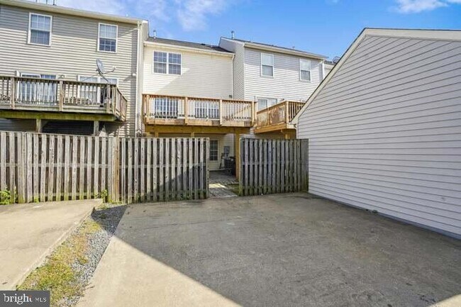 Building Photo - 22989 Whitehall Terrace