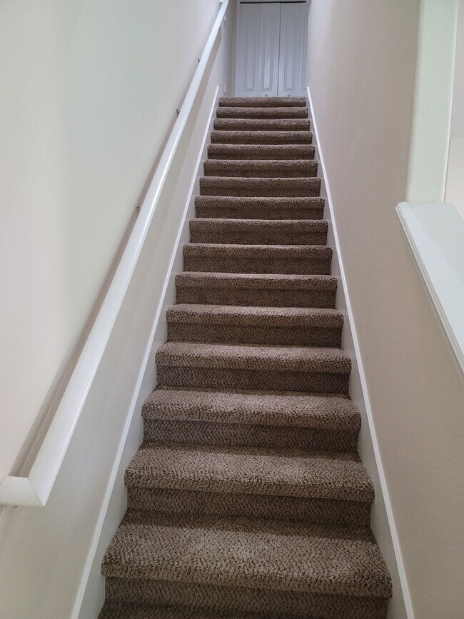 Building Photo - Beautiful Townhome in the Heart of New Tampa!
