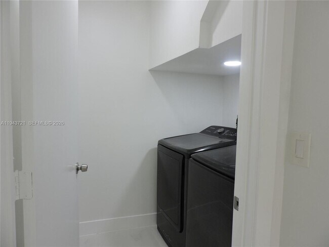 Building Photo - 17975 SW 140th Ct