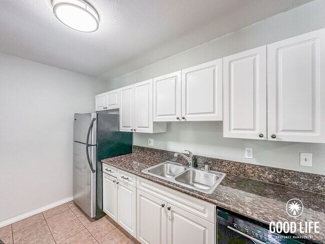 Building Photo - 3020 Alta View Dr