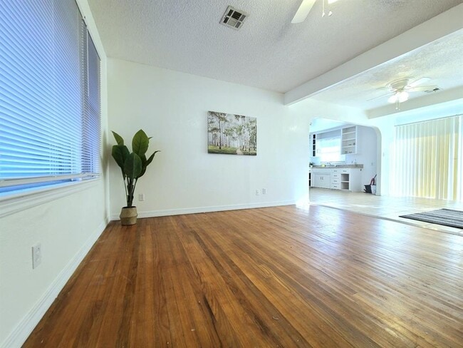 Building Photo - 3114 N Holman Ct