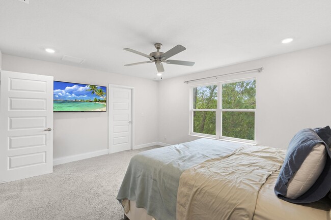 Building Photo - 692 NE Turtleback Trail