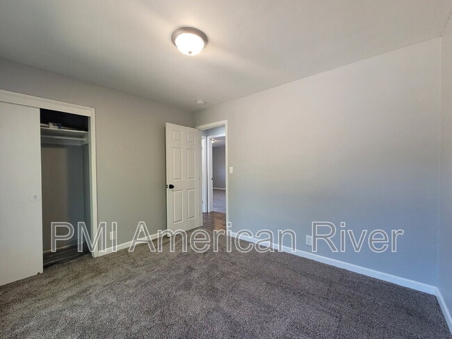 Building Photo - 7034 Cromwell Way