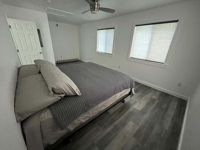 Building Photo - R00241