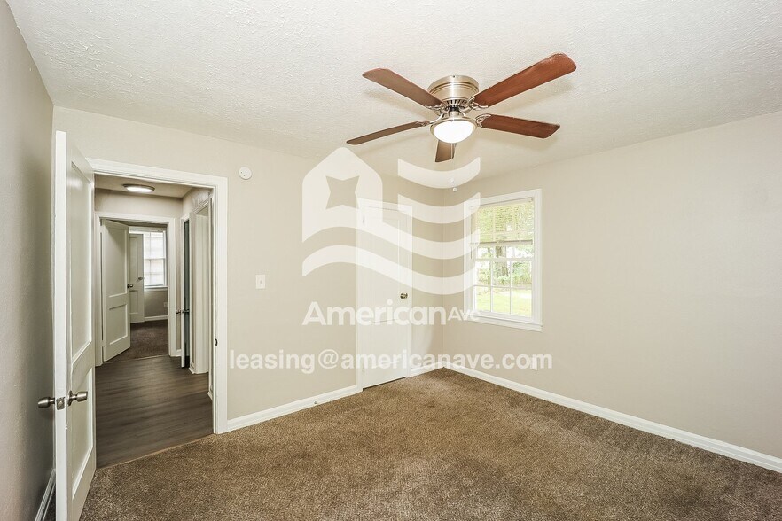 Building Photo - 2438 Pye Ave