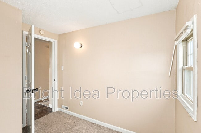 Building Photo - 1097 Suburban Ave E