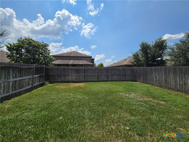 Building Photo - 697 Creekside Cir