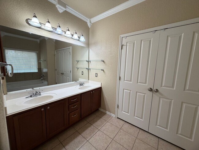 Building Photo - 9103 Rainbow Creek