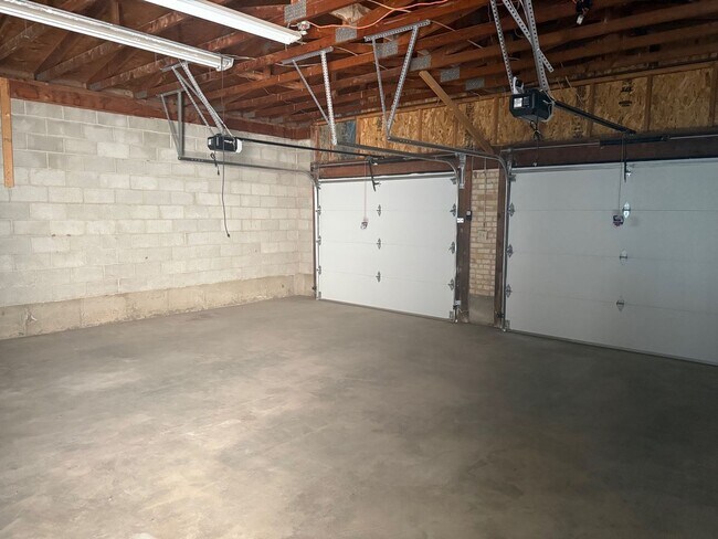 Building Photo - 1622 S 1000 W