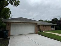 Building Photo - 6811 N Kenneth Ave