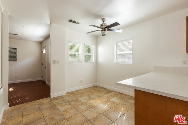 Building Photo - 1206 Beachwood Dr
