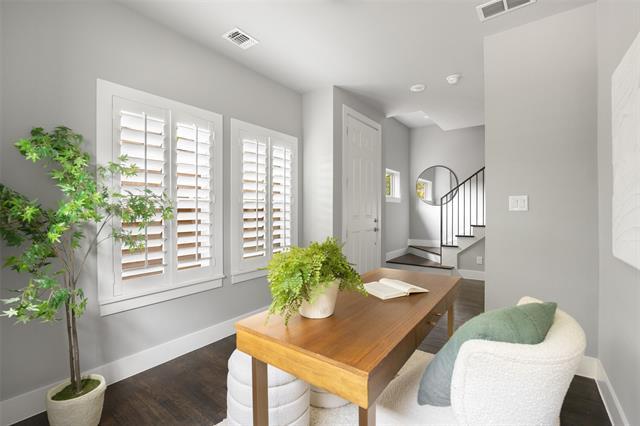 Building Photo - 4226 Roseland Ave