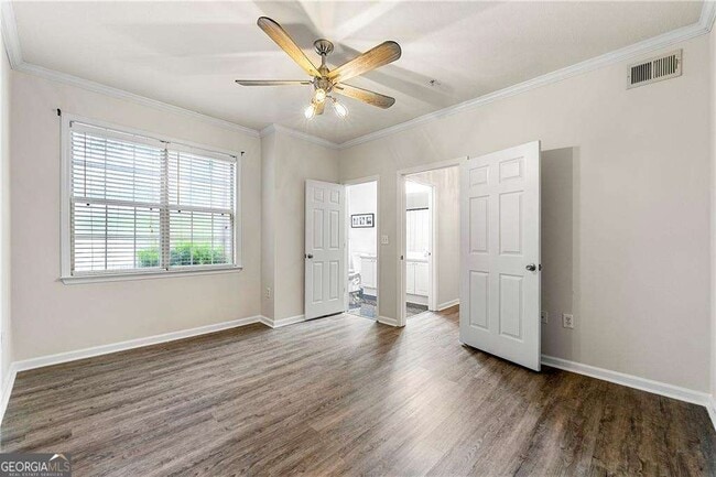 Building Photo - 2400 Cumberland Pkwy SE