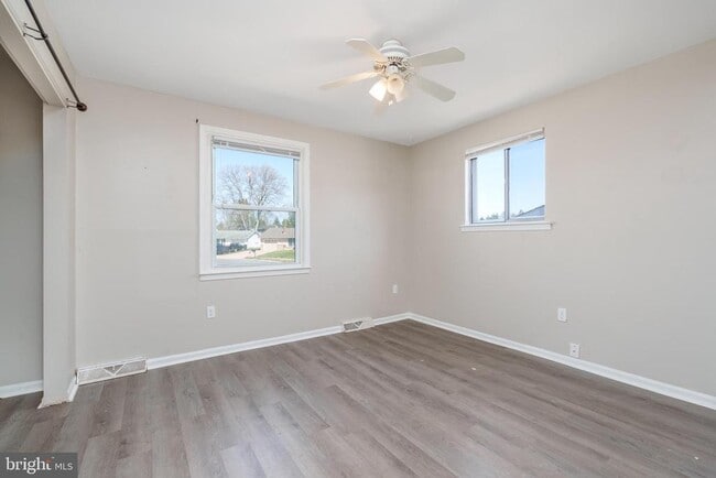 Building Photo - 150 Fairway Rd