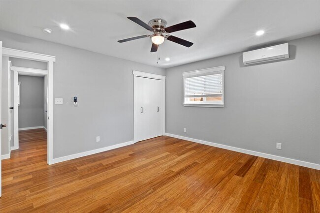 Building Photo - 1113 S Meadows Dr