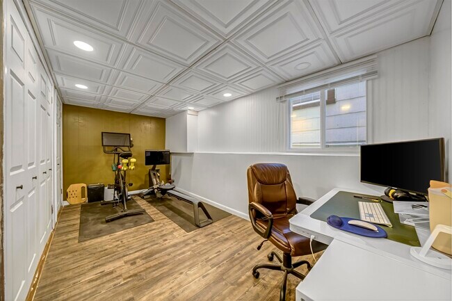 Building Photo - 12 Pavonia Ct