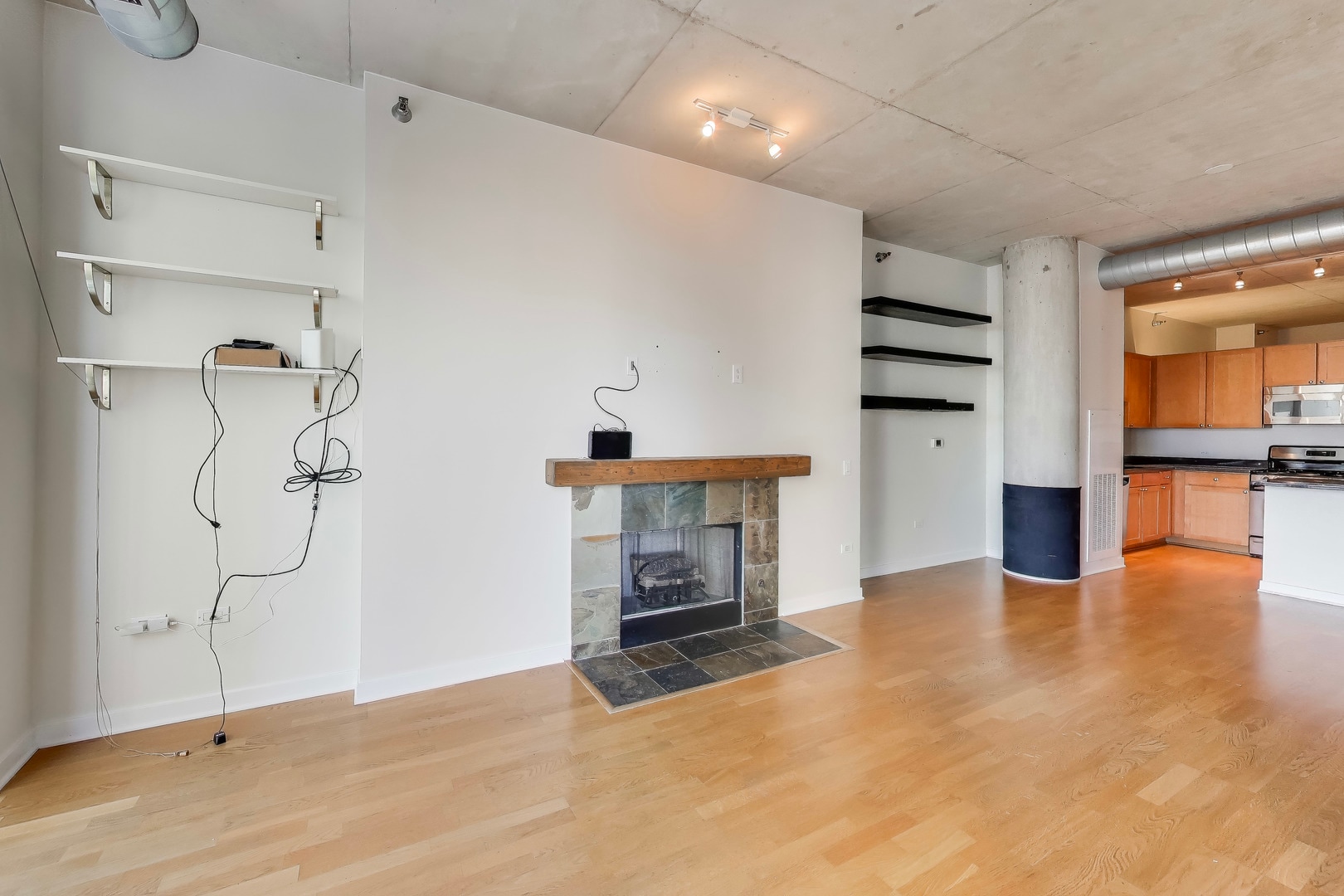 Building Photo - 720 N Larrabee St