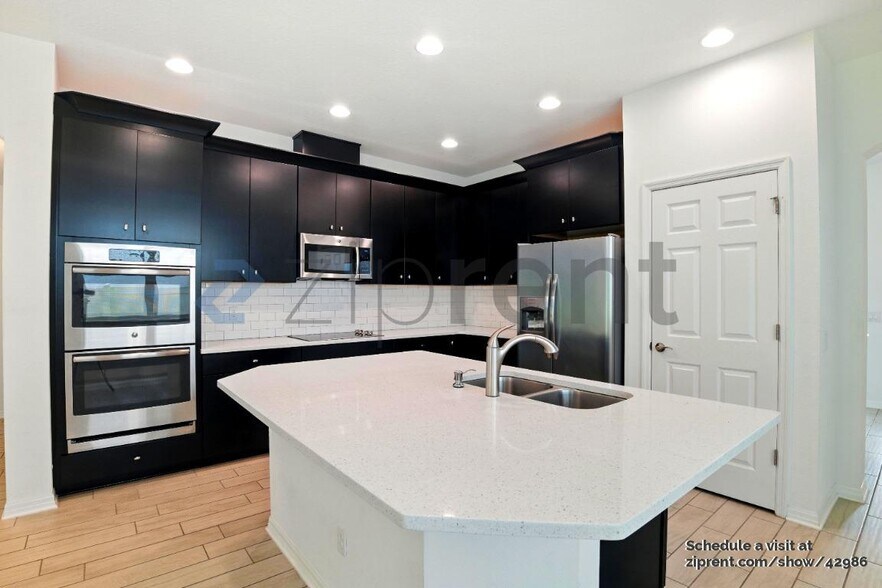 Building Photo - 10749 Pleasant Knoll Dr