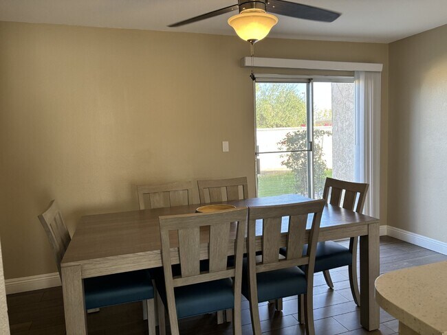 Building Photo - 2-Story, 2-Bedroom, Furnished/Unfurnished Condo For Rent