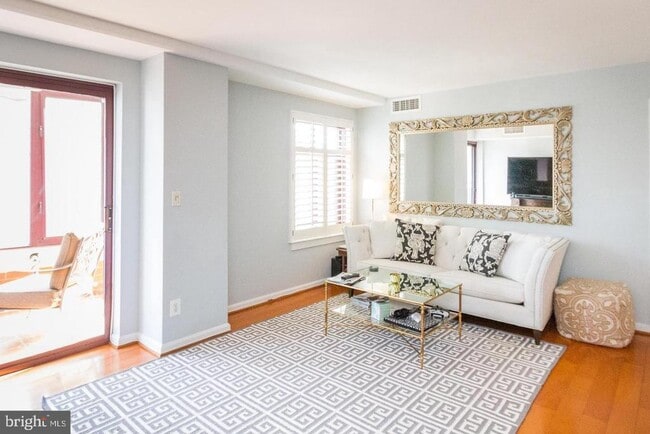 Building Photo - 2400 Clarendon Blvd