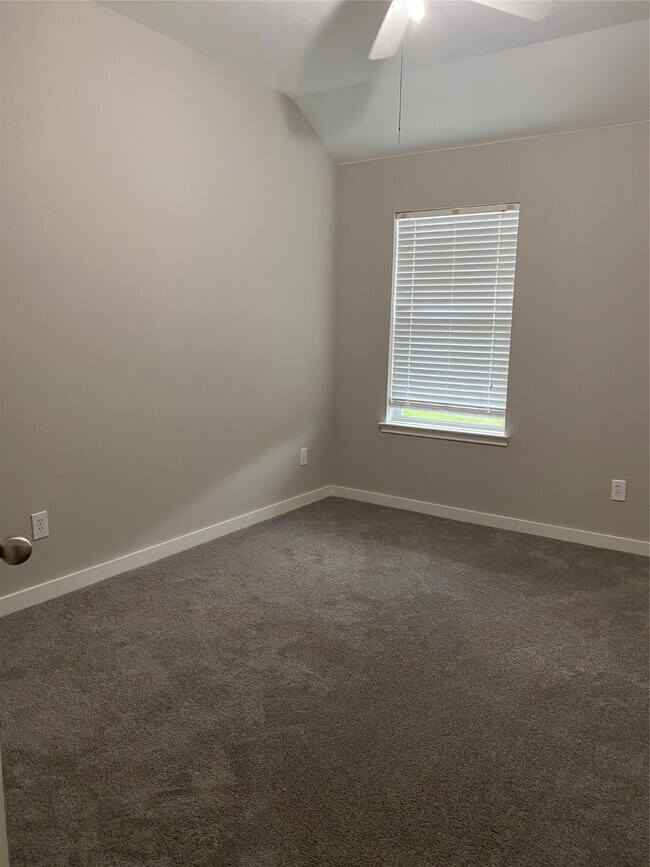 Building Photo - 2249 Waxwing Dr