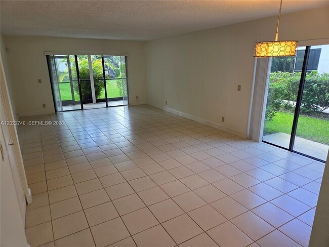 Building Photo - 413 Lakeview Dr