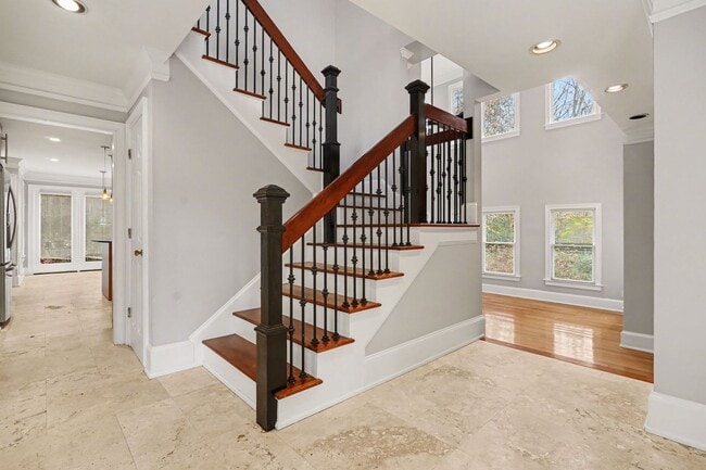 Building Photo - 4 Bedroom, 4 Bath in the heart of Emory, CDC corridor