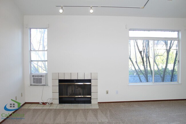 Building Photo - $2,595 - Upstairs 2 Bedroom/1 Bath Condo
