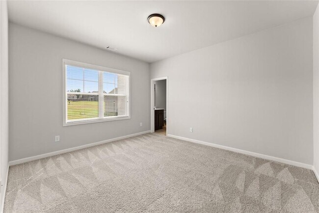 Building Photo - 4656 Silver Oak Dr SW